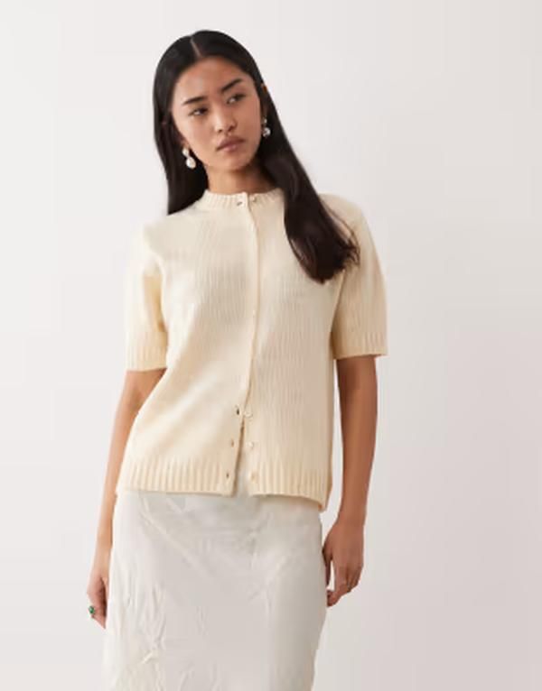プリティラヴィッシュ レディース アウター カーディガン ニット Pretty Lavish button up knit short sleeve cardigan in butter lemon