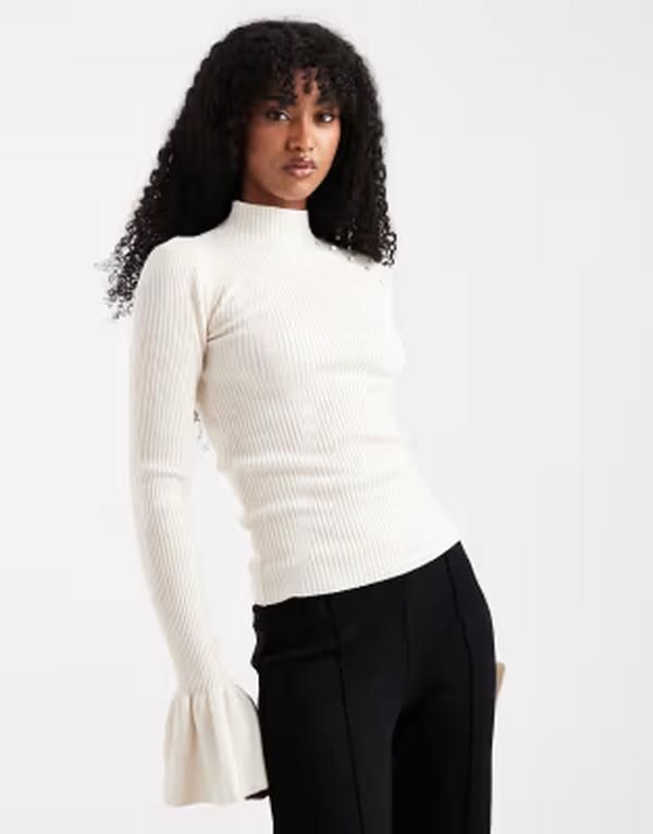 ザ・フロリック レディース アウター ニット・セーター リブニット The Frolic exclusive rib knit pearl detail flare sleeve sweater in