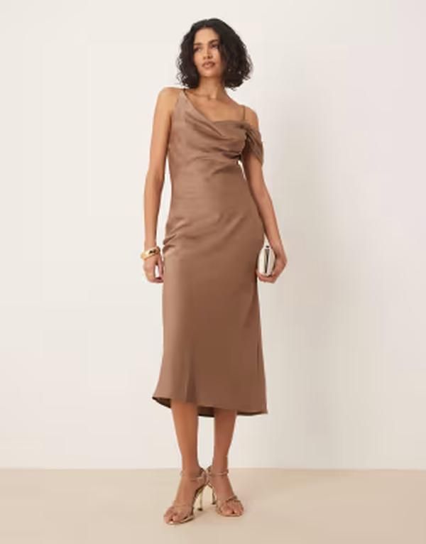 プリティラヴィッシュ レディース トップス ワンピース アシンメトリー サテン Pretty Lavish asymmetricowl satin midaxi slip dress in mocha