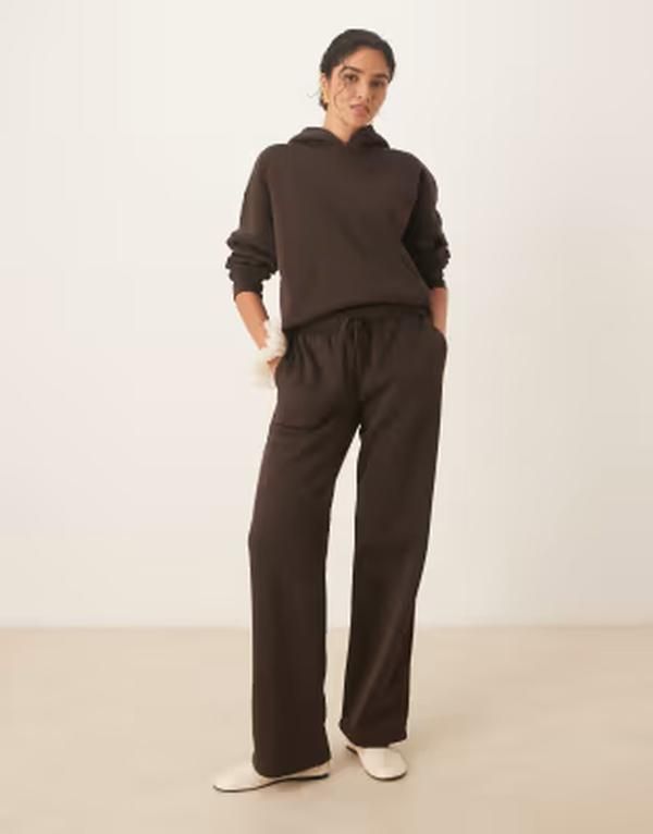 ジーナトリコ レディース ボトムス カジュアルパンツ ストレート スウェットパンツ Gina Tricot loose fit straight leg sweatpants in dark brow