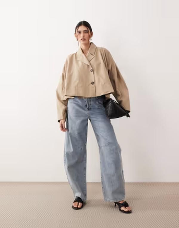 アレンジ レディース アウター ジャケット・ブルゾン コート クロップド ARRANGE cropped trench coat in tan part of a setAN タン