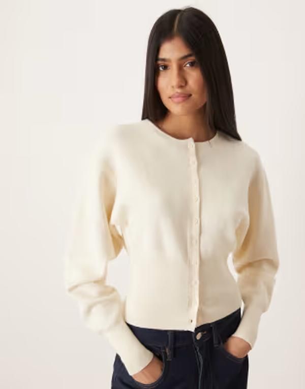 ジーナトリコ レディース アウター カーディガン ニット Gina Tricot sculpt shaped knit button up cardigan in cream クリーム