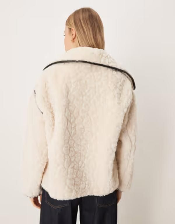 ジーナトリコ レディース アウター コート ジャケット Gina Tricot faux fur borg shearling bonded short jacket in cream Crme クリ
