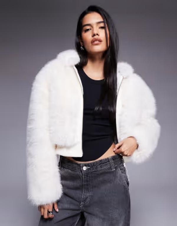 エイソス レディース アウター コート クロップド ASOS Weekend Collective Weekend Collective faux fur cropped coat in cream