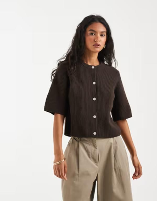 ピーシーズ レディース アウター カーディガン PIECEShort sleeve boxy cardigan in chocolate Hot fudge ブラウン