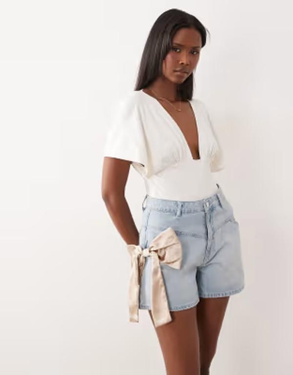 エイソス レディース ボトムス ハーフパンツ・ショーツ ショートパンツ ASOS LUXE high waisted flippy shorts with 3D bow detail BLUE ブルー