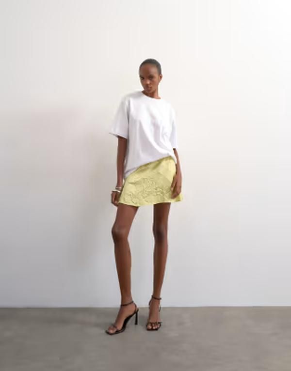トップショップ レディース ボトムスカート ミニ サテン Topshop mixed fabrics crushed satin flippy mini skirt in soft lime Soft