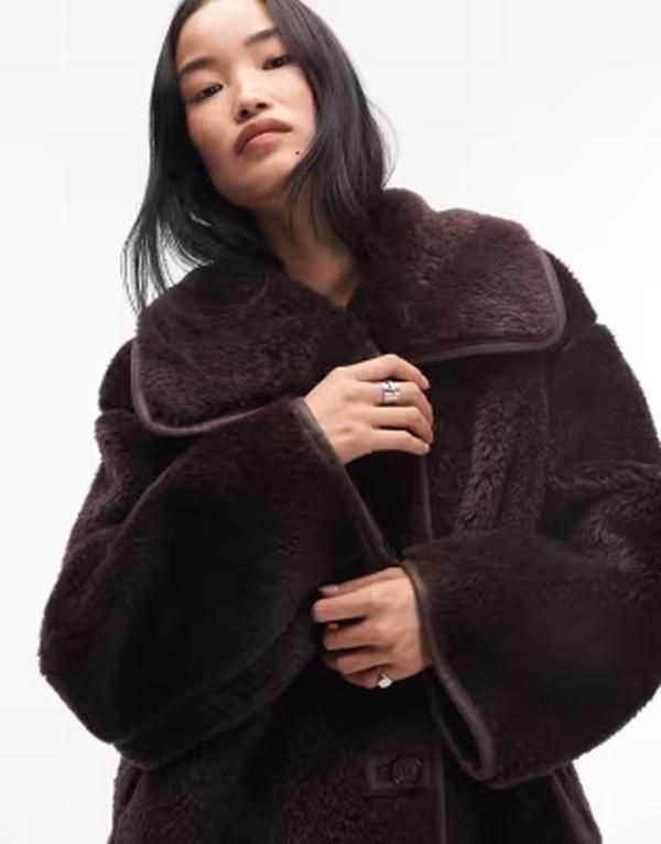アルケット レディース アウター ジャケット・ブルゾン コントラスト ARKET oversized faux shearling jacket with contrast edging BROWN