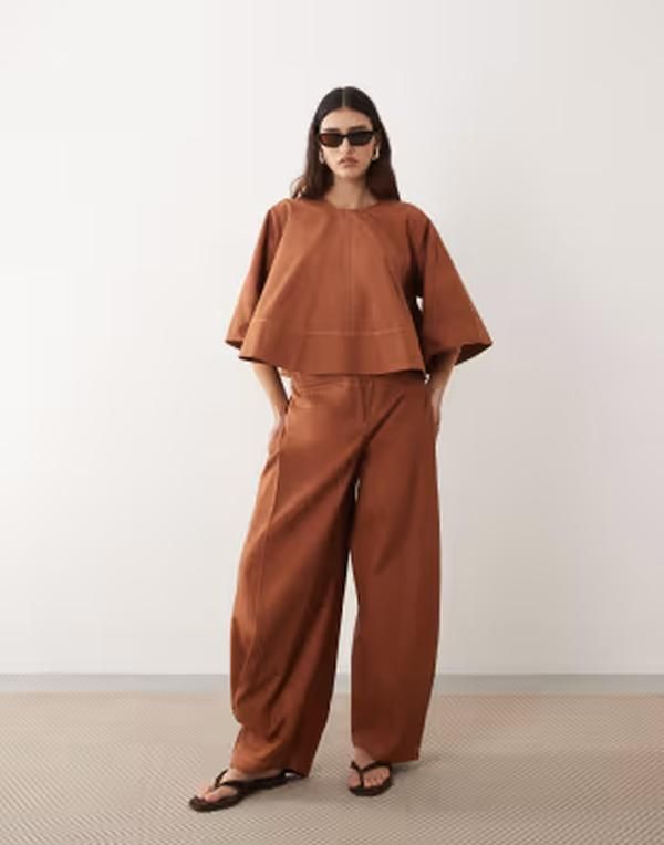アレンジ レディース ボトムス カジュアルパンツ ARRANGE pleat detail pants in terracotta part of a seterracotta テラコッタ