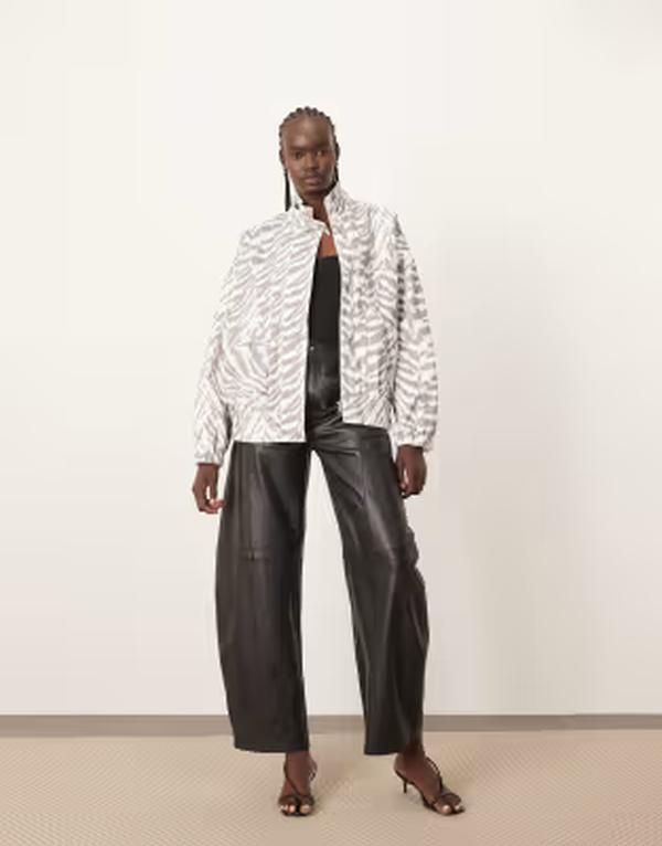 アレンジ レディース アウター ジャケット・ブルゾン プリント デニム ARRANGE denim bomber jacket with seam detail in tiger printiger