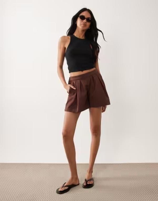 エイソス レディース ボトムス ハーフパンツ・ショーツ プリーツ ショートパンツ コットン ASOS DESIGN cotton twill pleated shorts in chocolate チ