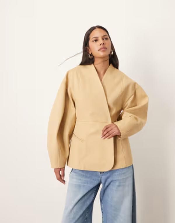 アレンジ レディース アウター ジャケット・ブルゾン ウエストマーク ARRANGE twill jacket with ovoid sleeve and cinched waist in camel