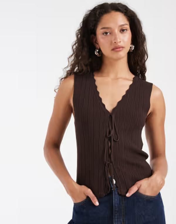 オンリー レディース トップス ベスト Vネック ニット ONLY vneck tie front knitank top in chocolate BROWN ブラウン