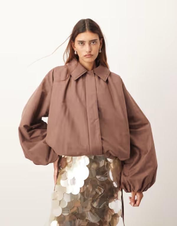 アレンジ レディース アウター ジャケット・ブルゾン バルーンスリーブ ARRANGE oversized bomber jacket with balloon sleeves in rich BRO