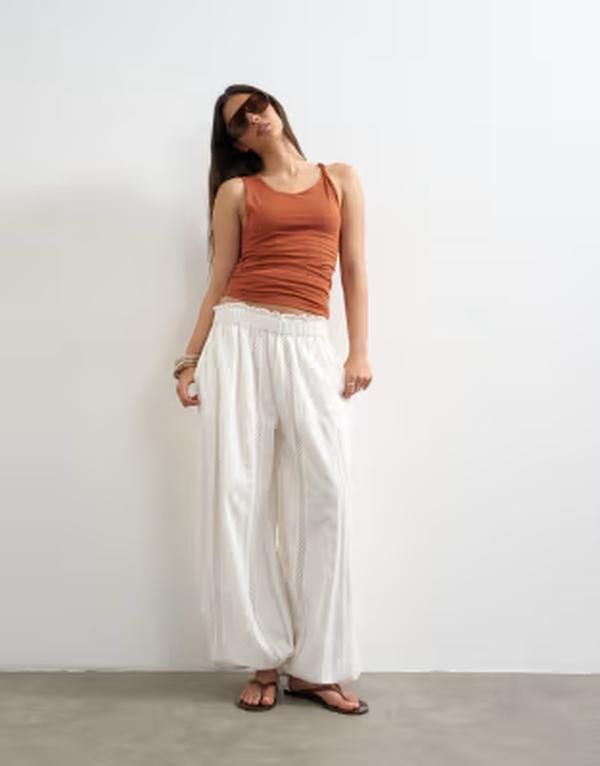 トップショップ レディース ボトムス カジュアルパンツ Topshop eyelet balloon beach pants white ホワイト