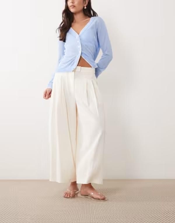 エイソス レディース ボトムス カジュアルパンツ プリーツ ASOS DESIGN Tailo red pleated floaty culotte pants in cream クリーム