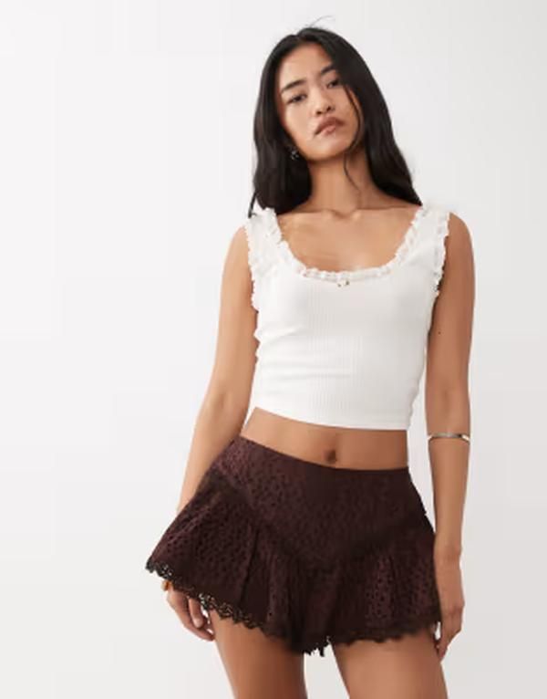 ミスセルフフリッジ レディース ボトムス ハーフパンツ・ショーツ ショートパンツ Misselfridge broderie shorts in chocolate チョコレート