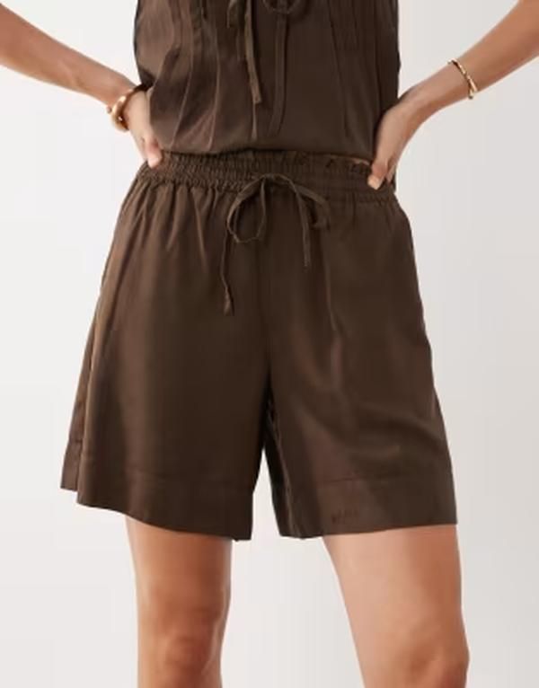 ヴィラ レディース ボトムス ハーフパンツ・ショーツ ショートパンツ VILA tie waist loose shorts in slate black part of a set Slate bl