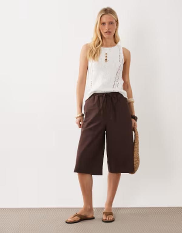 エイソス レディース ボトムス ハーフパンツ・ショーツ ショートパンツ リネン ASOS DESIGN longline bermuda shorts in chocolate linen look