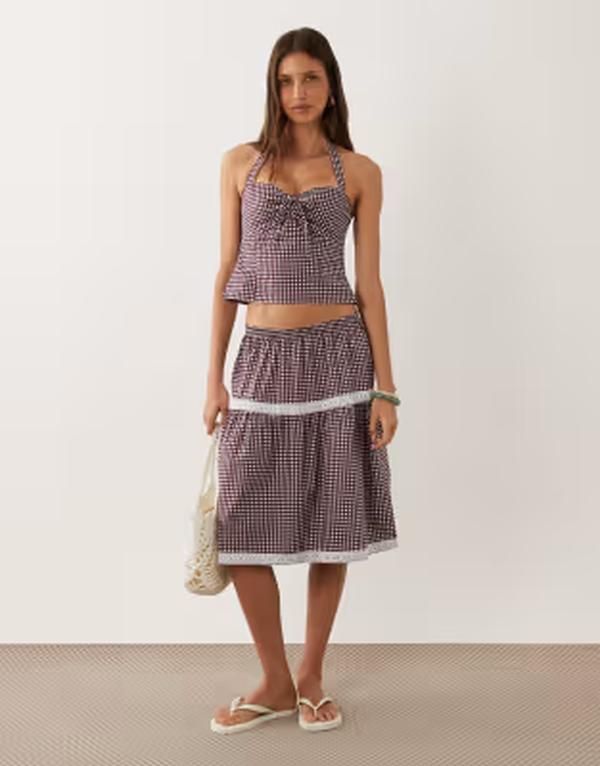 モーテル レディース ボトムスカート ギンガムチェック ミディ ギンガム Motel Trixie midi skirt in wine gingham part of a set PURPLE パー