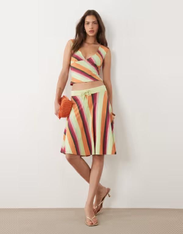 モーテル レディース ボトムスカート ミディ Motel Eranza midi skirt in multi stripe Multi Stripe マルチカラー