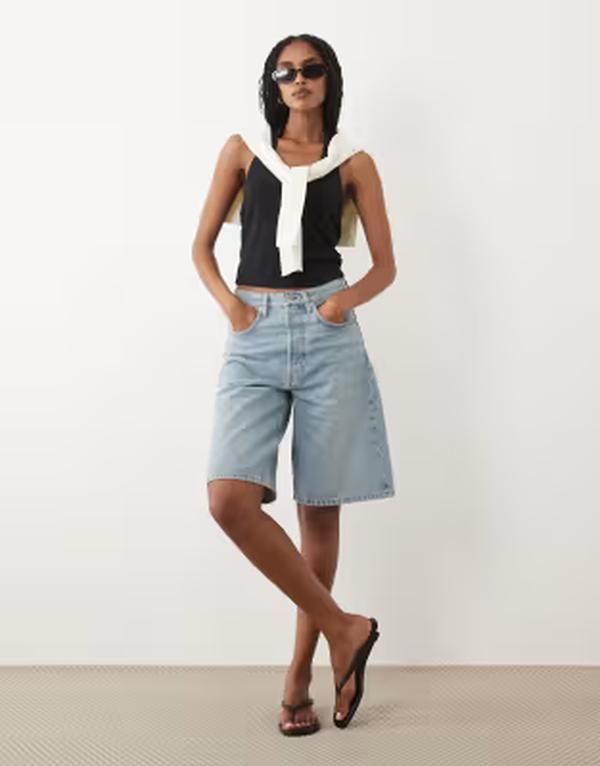 アルケット レディース ボトムス ハーフパンツ・ショーツ ショートパンツ デニム ARKET loose fit denim shorts in mid wash MID BLUE ブルー