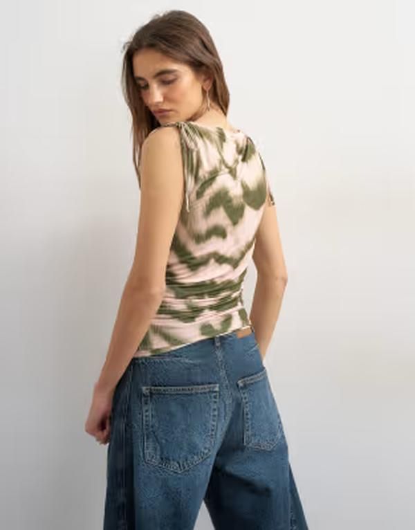 トップショップ レディース トップス タンクトップリント ギャザー Topshop zebra print microfiberuched shoulder tank green グリーン