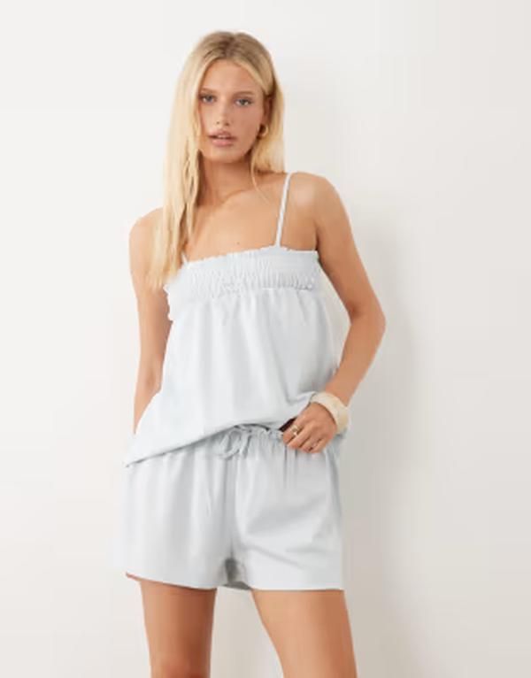 エイソス レディース ボトムス ハーフパンツ・ショーツ ショートパンツ ASOS DESIGN shir red floaty shorts in light blue part of a set L