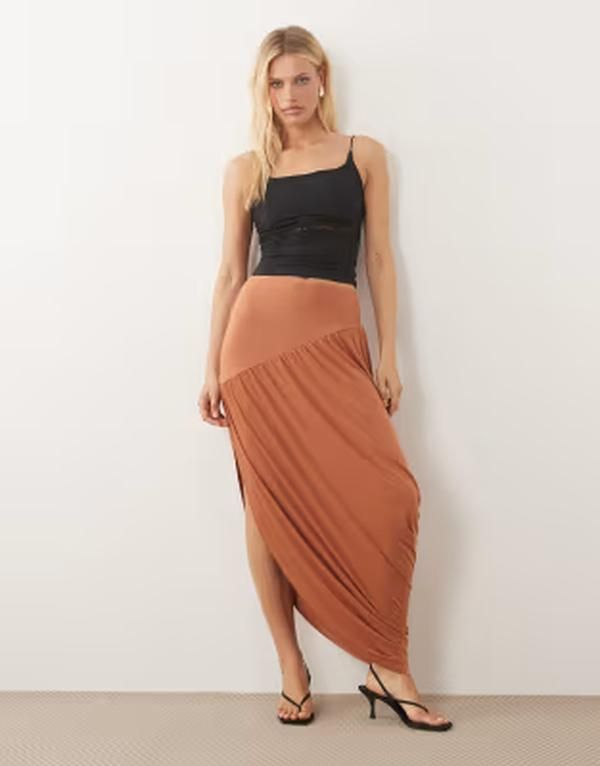 エイソス レディース ボトムスカート アシンメトリー マキシ ASOS DESIGN slinky asymmetric maxi skirt in peach ピーチ