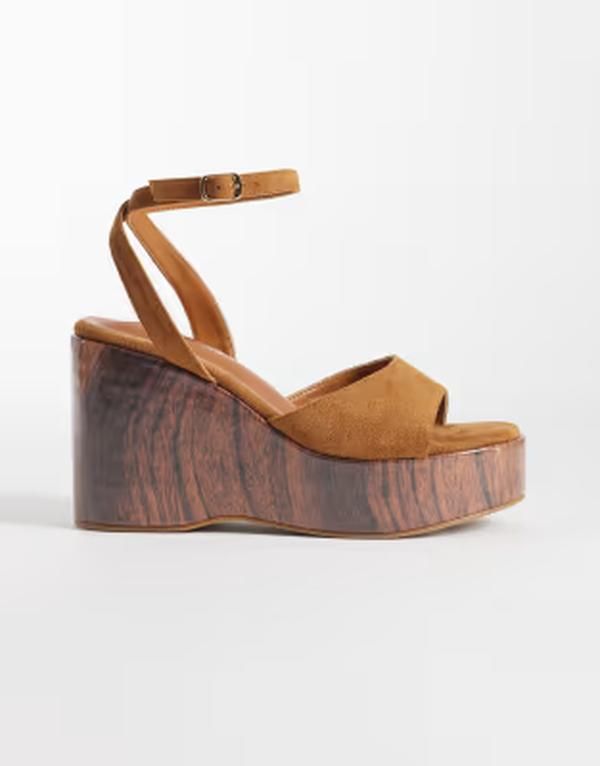 パブリックデザイア ワイドフィット レディース シューズ サンダル スエード Public Desire Wide Fit Aluna wedge sandals in tan suedette TA