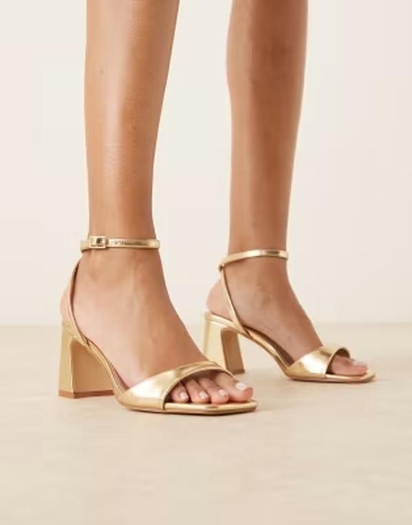 レイド ワイドフィット レディース シューズ サンダル ヒール RAID Wide Fit Cora block heeled sandals Gold pu ゴールド