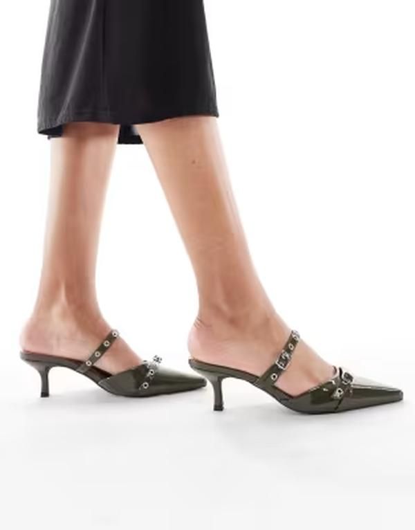 セクウェル レディース シューズ サンダル SEQWL Maybach buckle detail mule sandals in olive Patent オリーブ