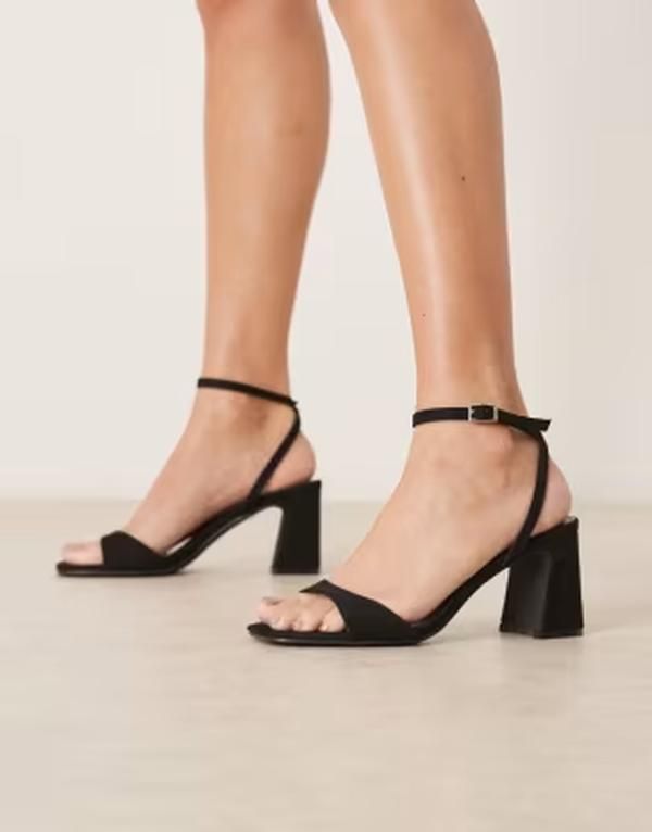 レイド ワイドフィット レディース シューズ サンダル ヒール RAID Wide Fit Cora block heeled sandals Burgundy pu バーガンディ
