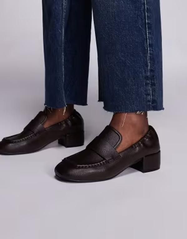 パブリックデザイア ワイドフィット レディース シューズ スリッポン・ローファー ヒール Public Desire Wide Fit Kelsy block heeloafers Brown ブラウ