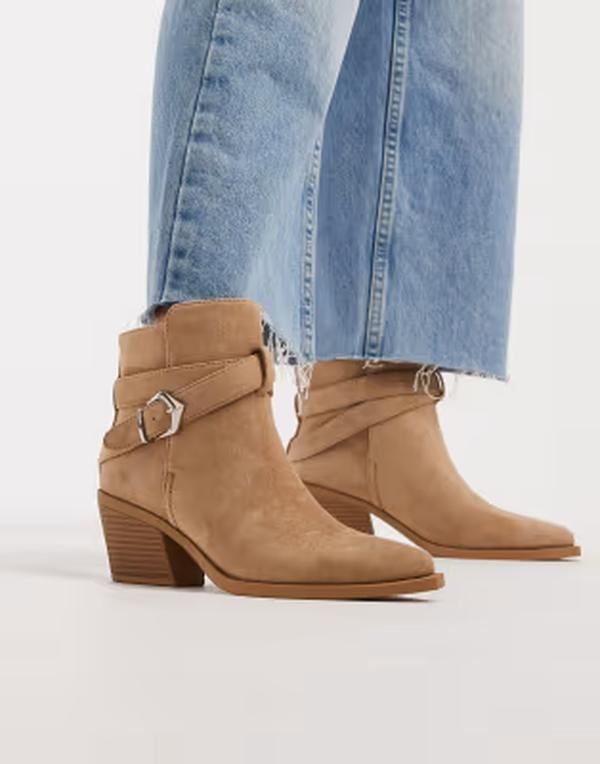 セクウェル レディース シューズ ブーツ・レインブーツ スエード アンクル SEQWL Western low ankle boots with buckle detail in taupe sued