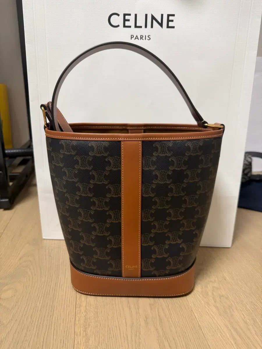 {A+/スモール} セリーヌ トリオンフ バケットバッグ スモール ほぼ新品
