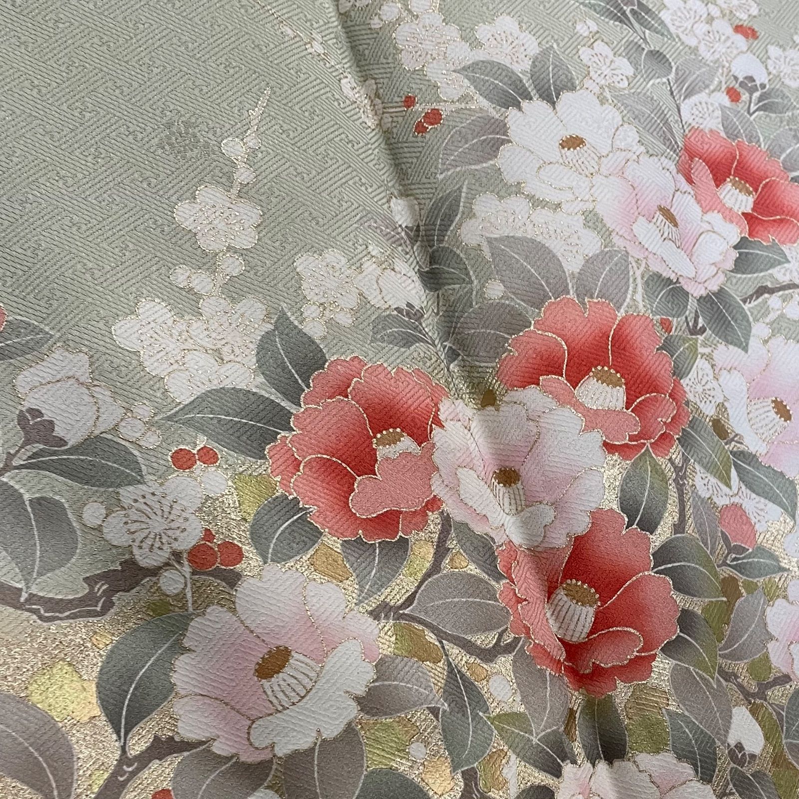 R024 美品 訪問着 手描き友禅 金彩加工 綸子 暈し染め 椿 梅 正絹 身丈