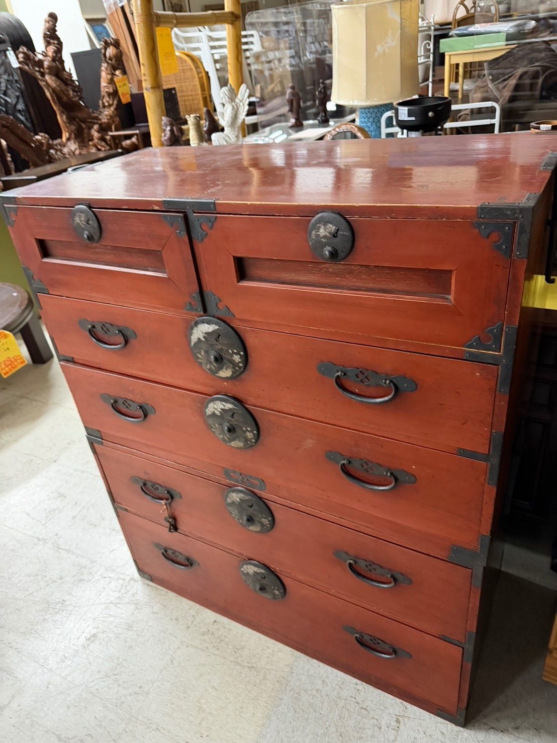 朱色　時代タンス　鶴の金具　鍵付き