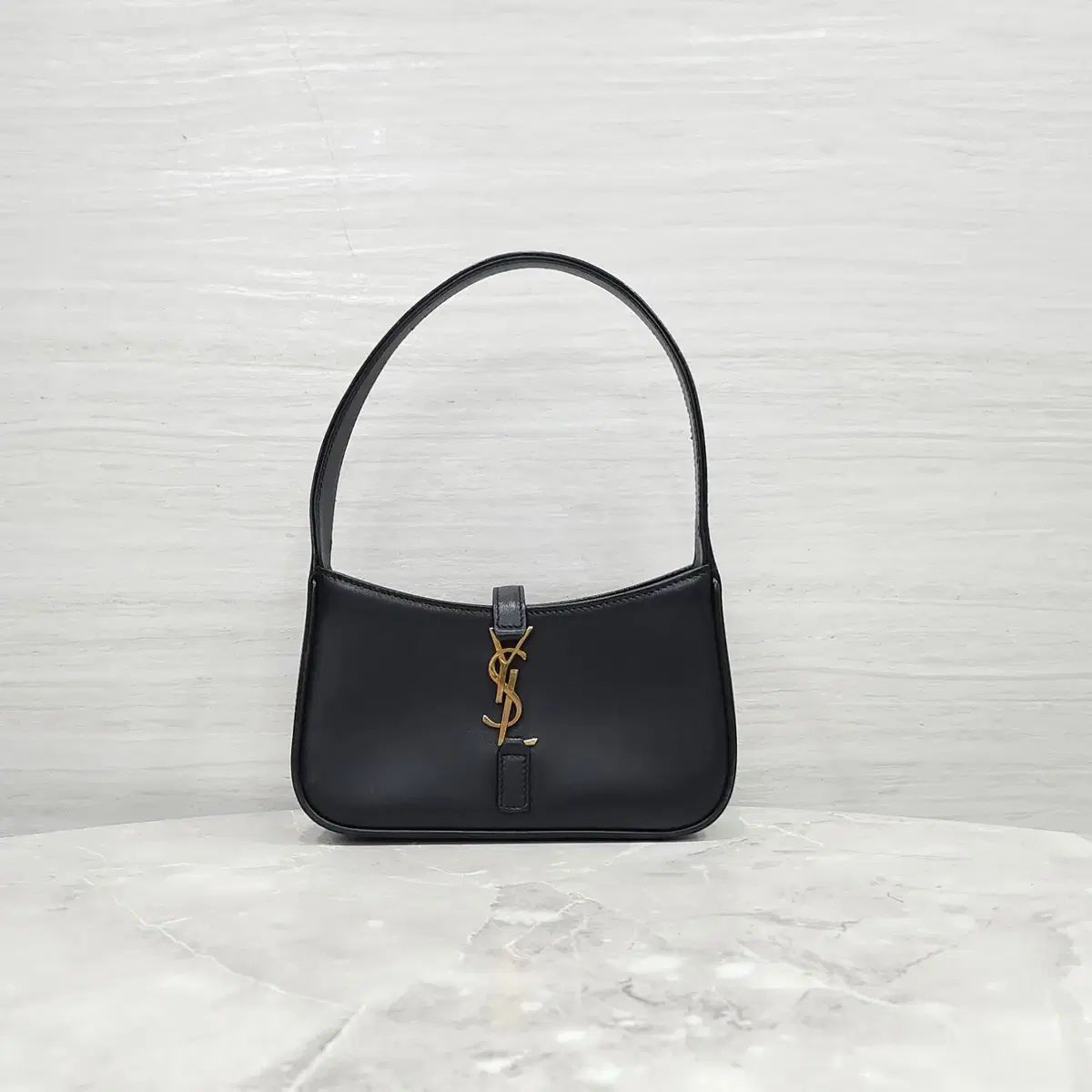 Saint Laurent サンローラン 5A7 ミニ HOBO BAG ブラック 710318