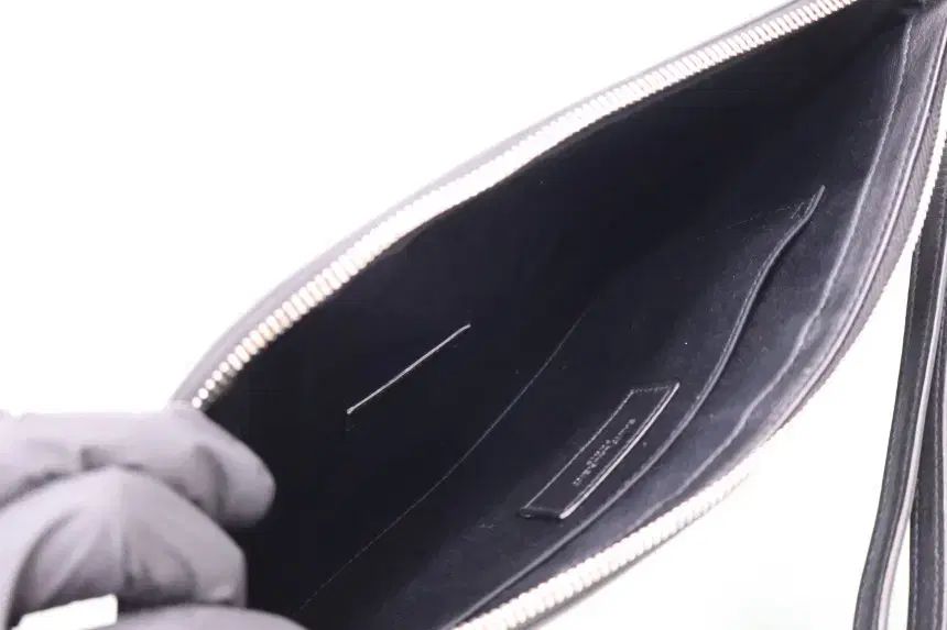 サンローラン 未使用 新品 リーヴ ゴーシュ ジッパー ポーチ クラッチバッグ 581369