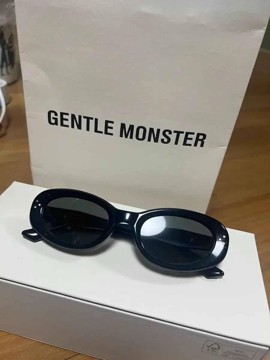GENTLE MONSTER(ジェントルモンスター) ジュライ ブラック サングラス