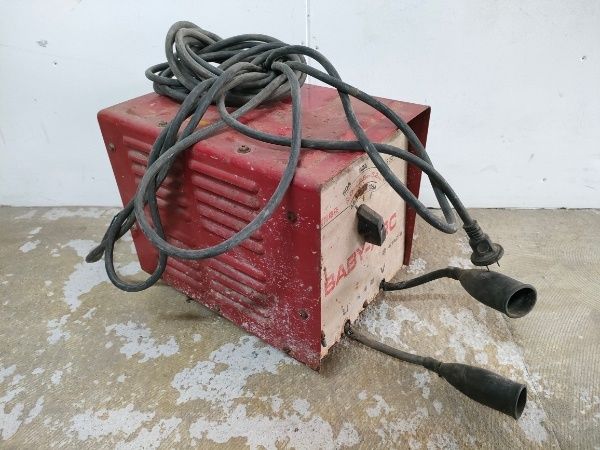 ◎日立製作所 AT-TL 小型交流アーク溶接機 100/200V 実際の溶接にて動作確認済み