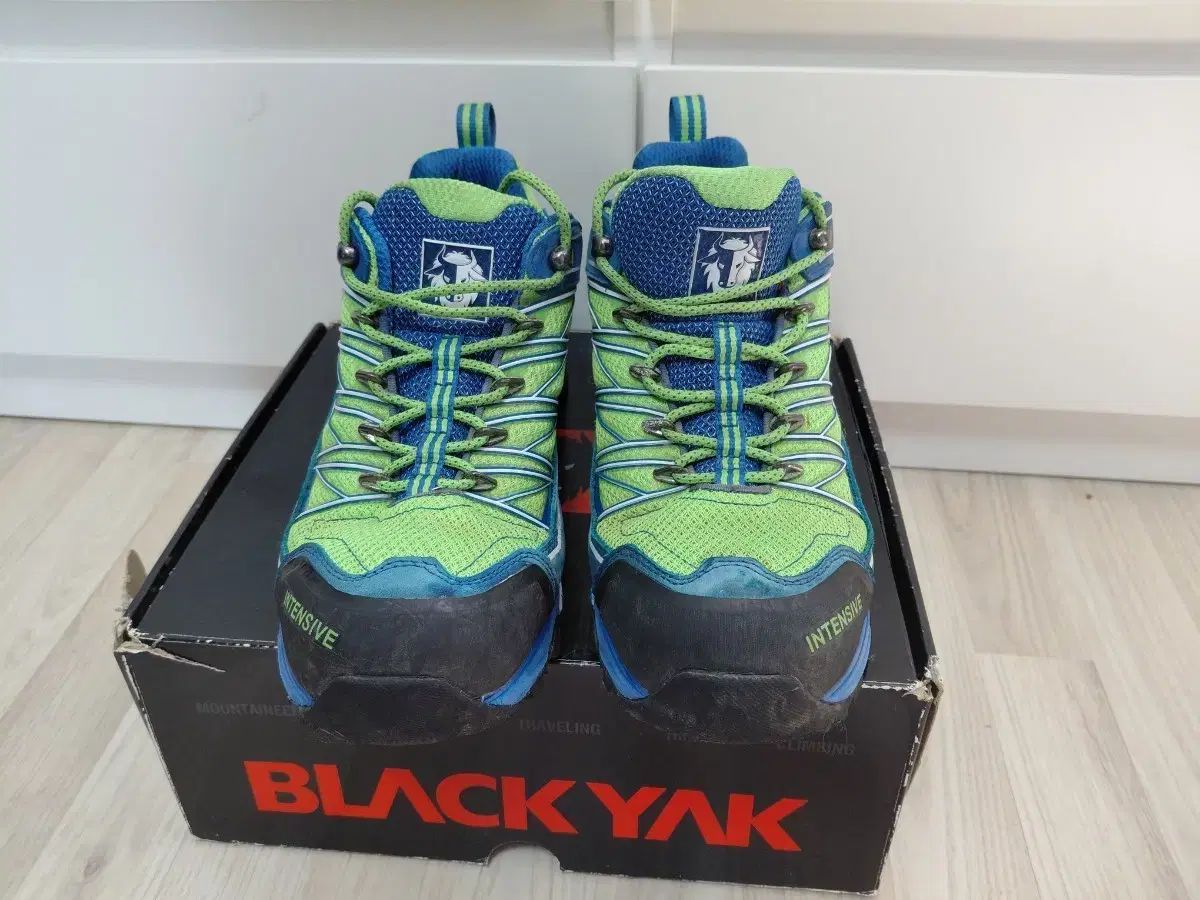 BLACK YAK ブラックヤク 登山靴 インテンシブ (265)