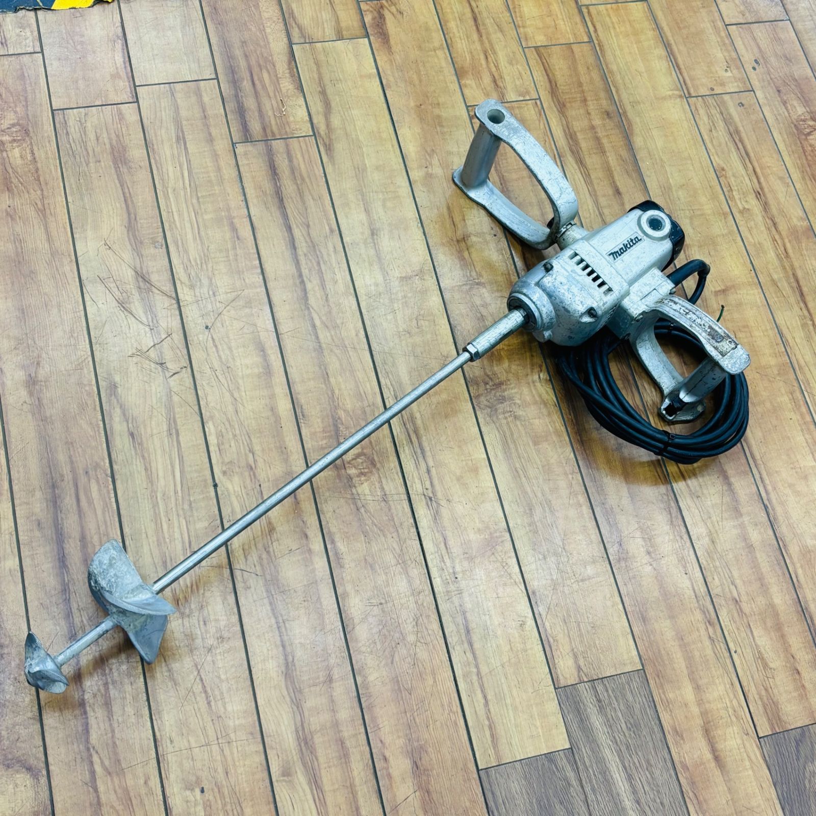 マキタ(makita) 高粘度用 カクハン機 UT2400 【リライズ蓮田店】