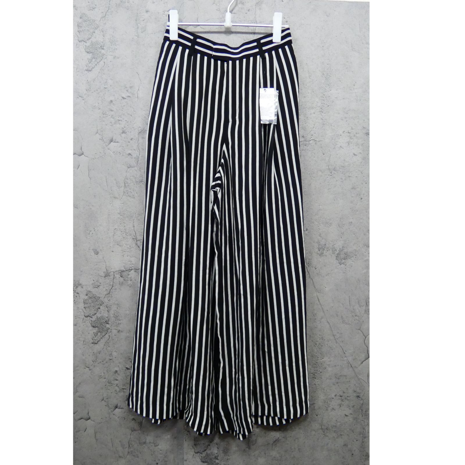 極美品 リリカ アーバンリサーチ ロッソ シルク100% ストライプワイドパンツ 1