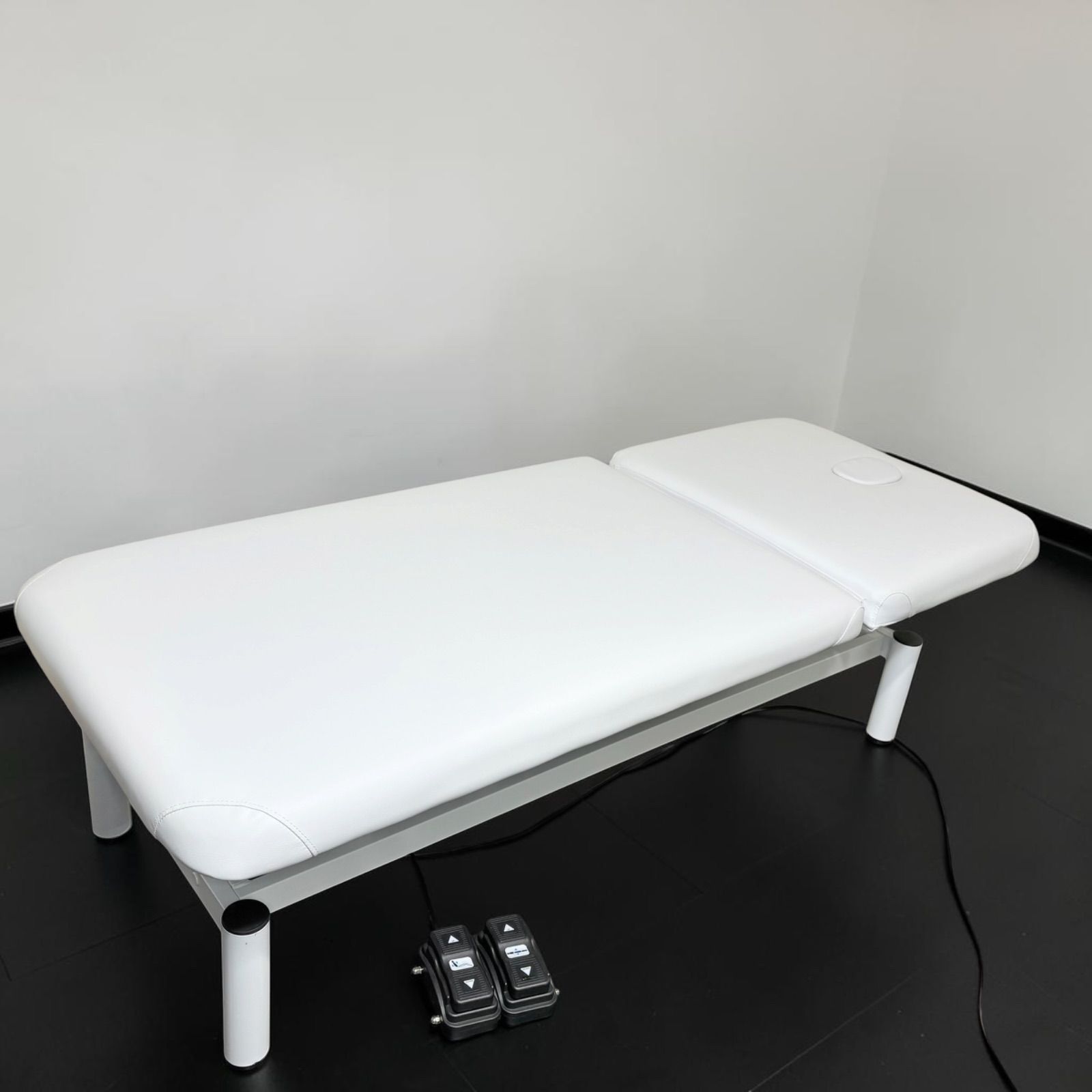 【一都三県のみ配送】美品　SEVEN BEAUTY 電動昇降マッサージベッド セブンビューティ 施術　2025年製 ?