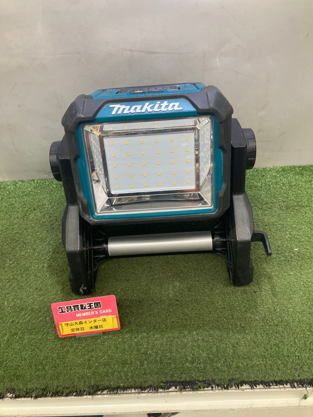 【中古品】【0921】★makita(マキタ) 14.4/18v充電式スタンドライト (本体のみ) ML811　ITR18X2TNYUM