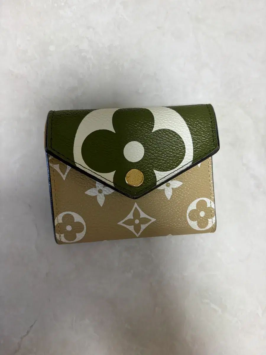 ルイヴィトン モノグラム 二つ折り財布