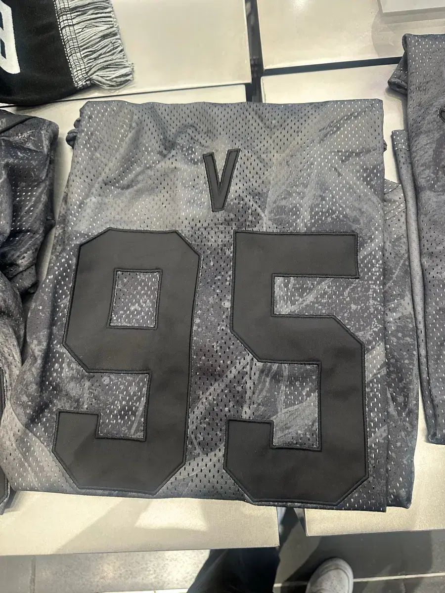 Bts アリ랑 ジャージ V ヴィ(V・テヒョン・テテ) XLサイズ 新品