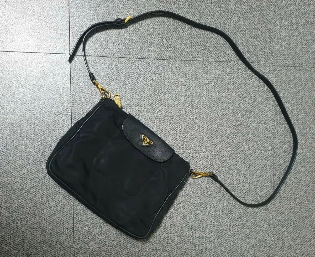PRADA プラダ ナイロン クロスバック バッグ 出品